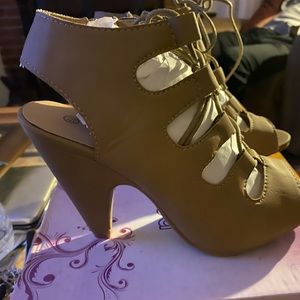 Top Moda Tan Shoes Size 6.5